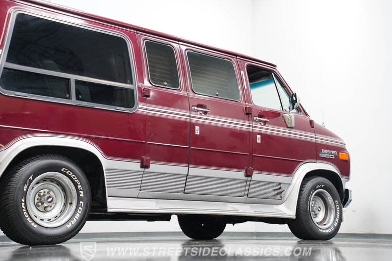 Chevrolet-G20-1990-Garnet-Red-Metallic-Med-Dark-Gray-2