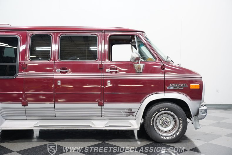 Chevrolet-G20-1990-Garnet-Red-Metallic-Med-Dark-Gray-30