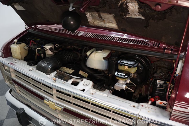 Chevrolet-G20-1990-Garnet-Red-Metallic-Med-Dark-Gray-32