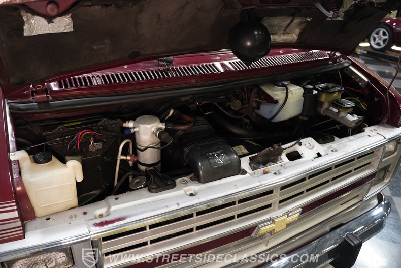 Chevrolet-G20-1990-Garnet-Red-Metallic-Med-Dark-Gray-35