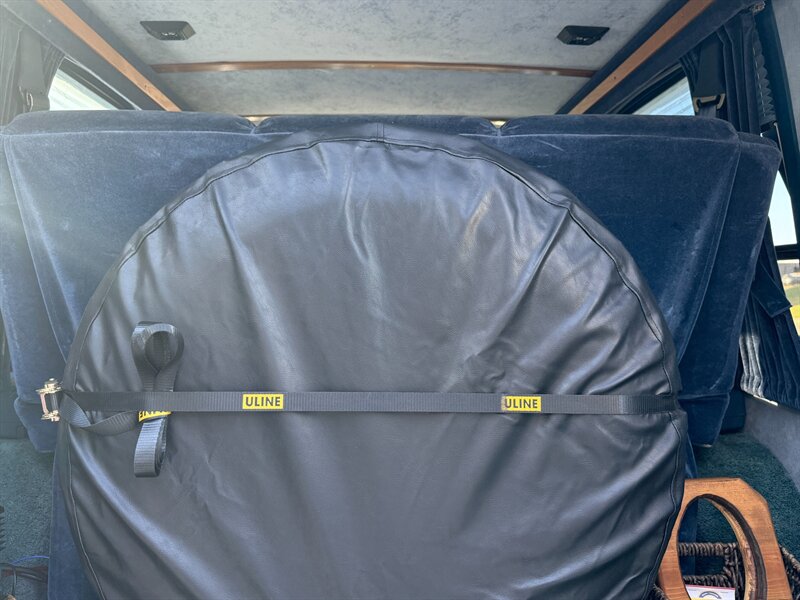 Chevrolet-G20-1992-Black-Black-46