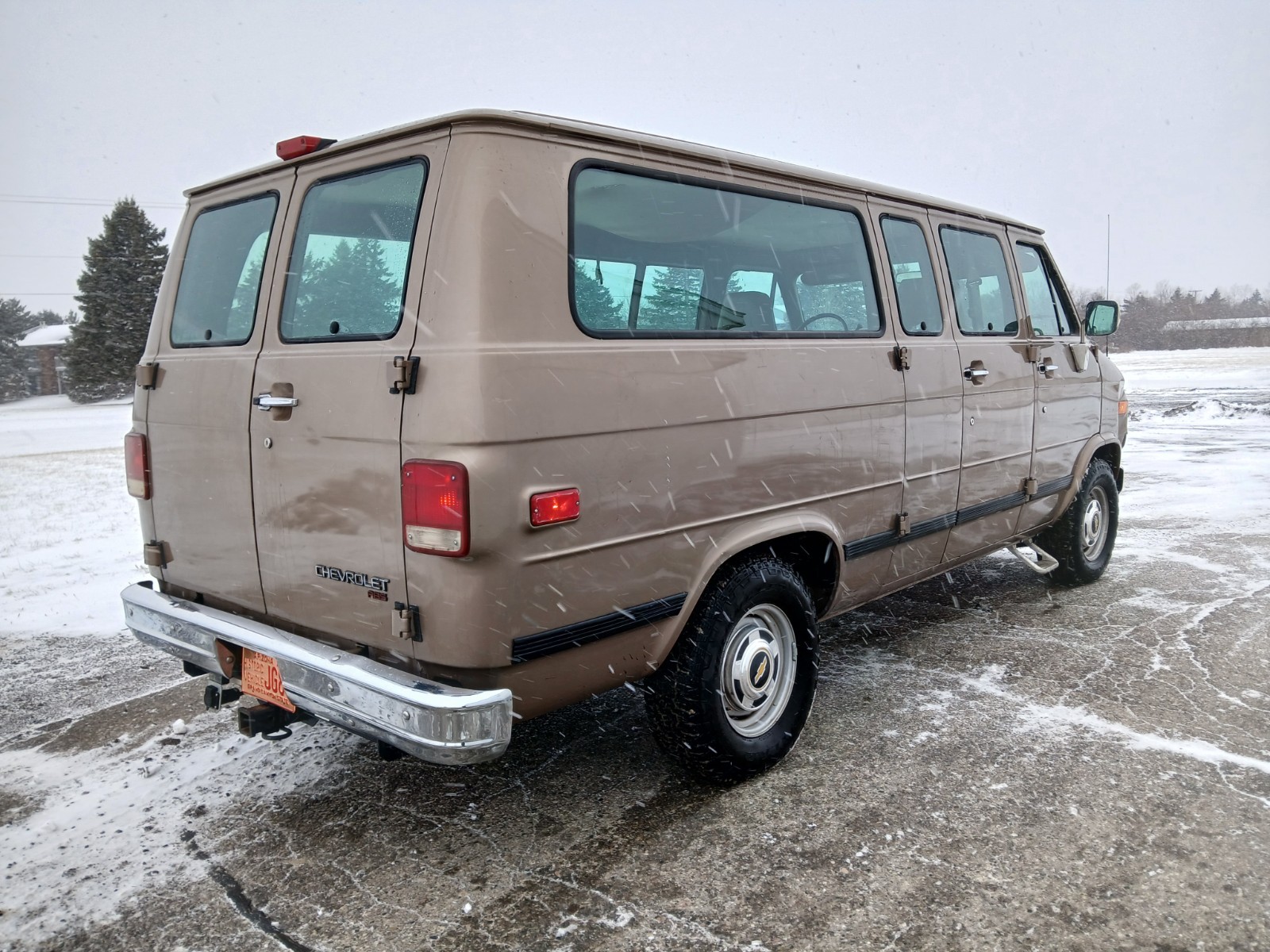 Chevrolet-G20-Van-1995-Van-23