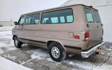 Chevrolet-G20-Van-1995-Van-25