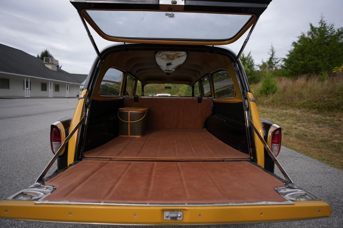 Chevrolet-Handyman-Wagon-1954-31