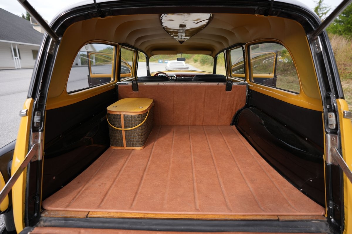Chevrolet-Handyman-Wagon-1954-35
