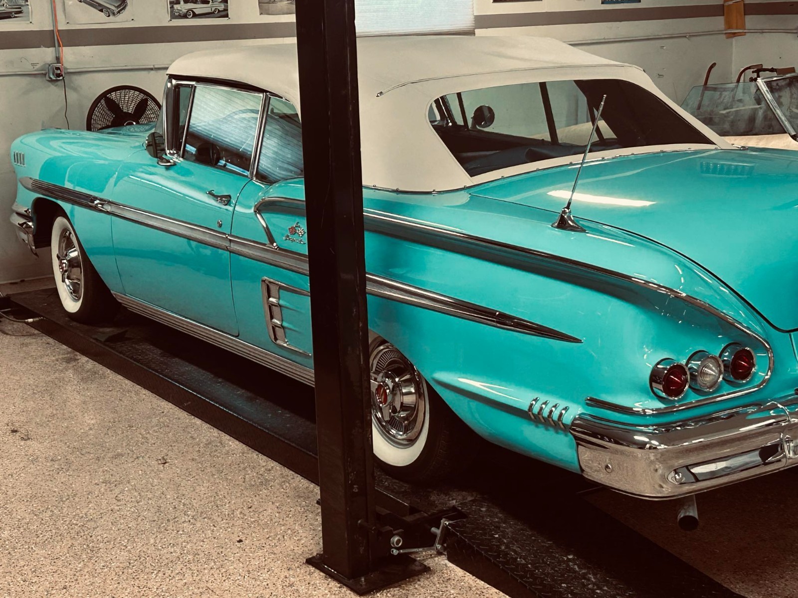 Chevrolet-Impala-1958-Convertible-2