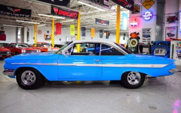 Chevrolet-Impala-1961-Coupe-19