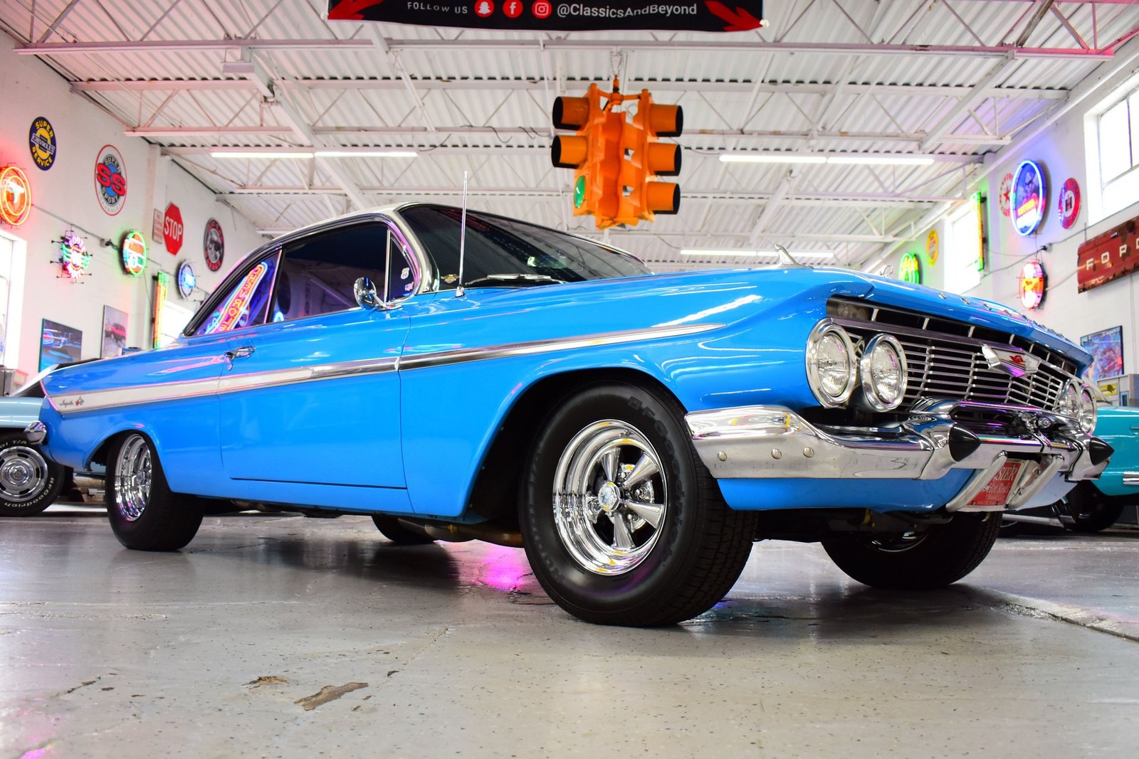 Chevrolet-Impala-1961-Coupe-2