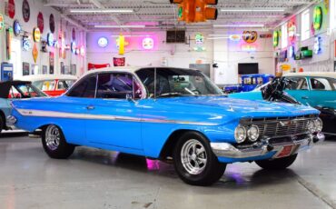 Chevrolet-Impala-1961-Coupe