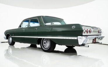Chevrolet-Impala-1963-Sedan-11
