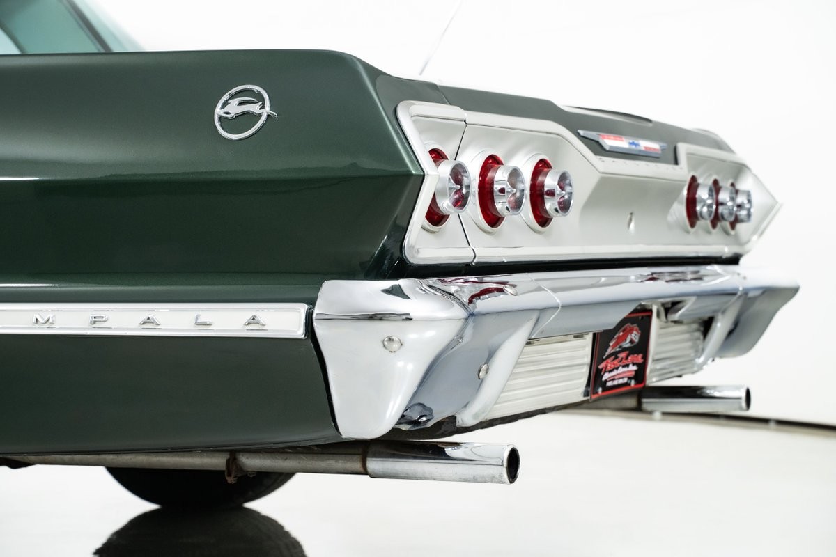 Chevrolet-Impala-1963-Sedan-12