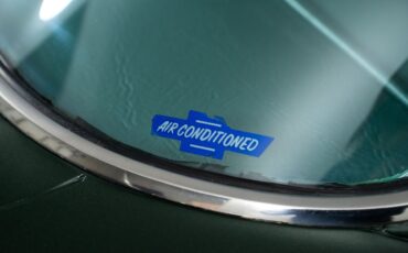 Chevrolet-Impala-1963-Sedan-16