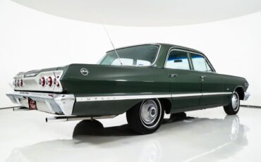 Chevrolet-Impala-1963-Sedan-17