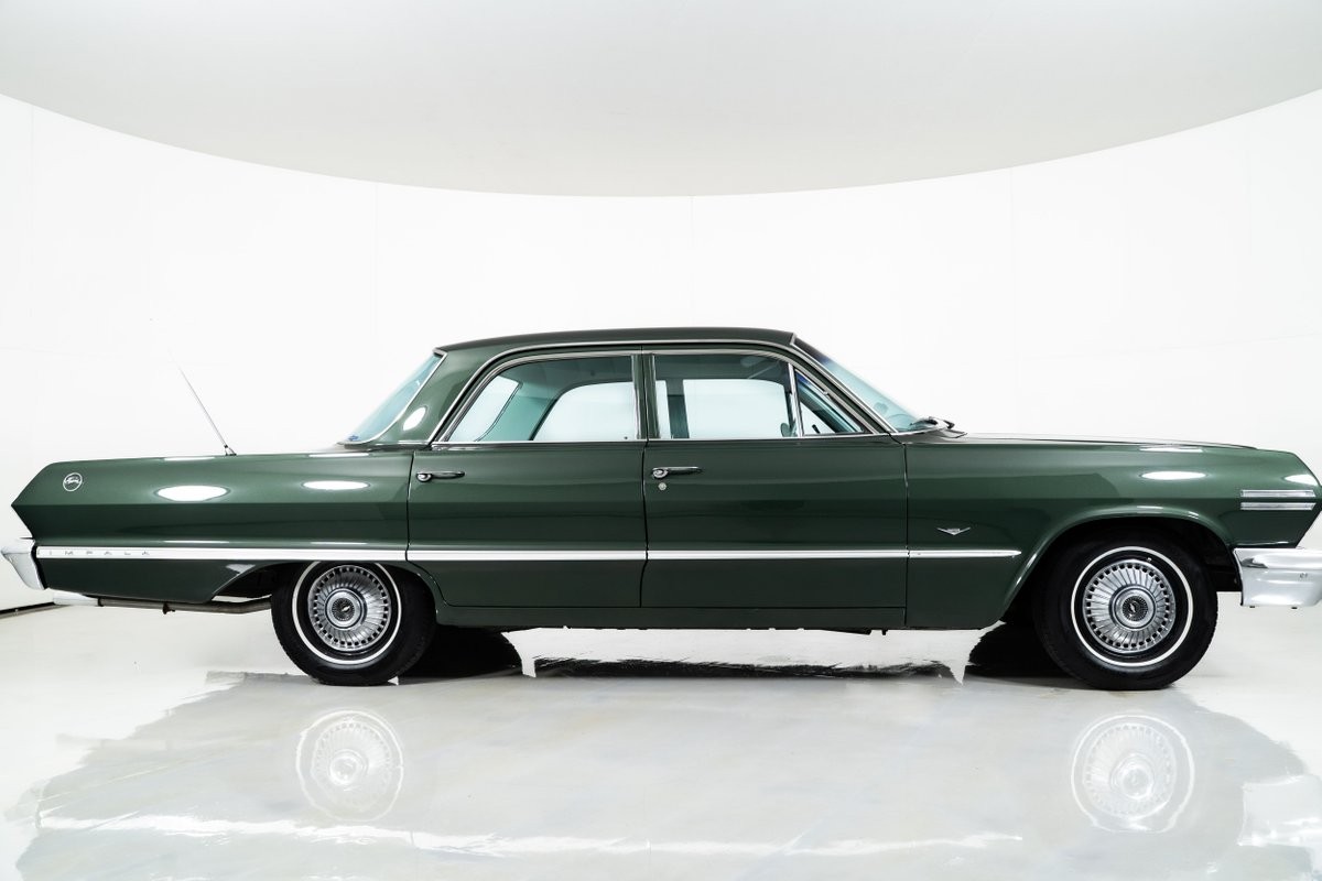 Chevrolet-Impala-1963-Sedan-18