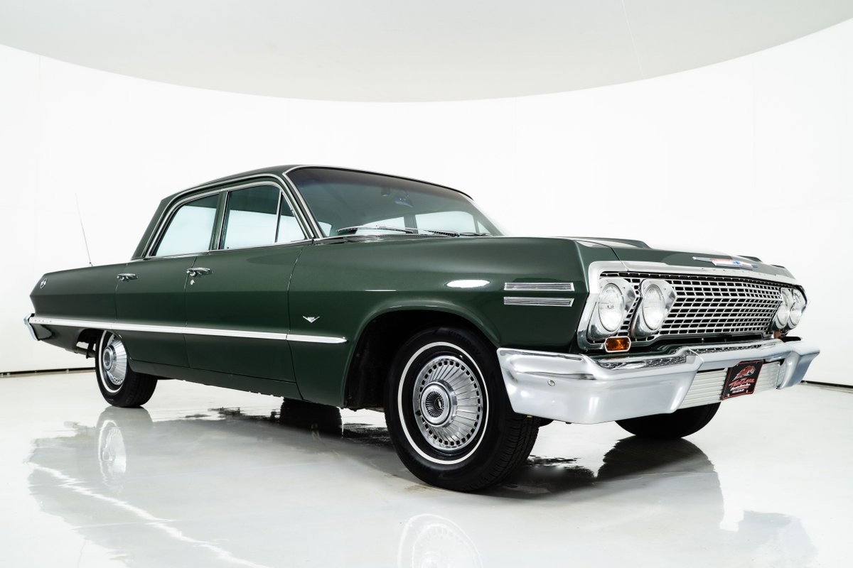 Chevrolet-Impala-1963-Sedan-21