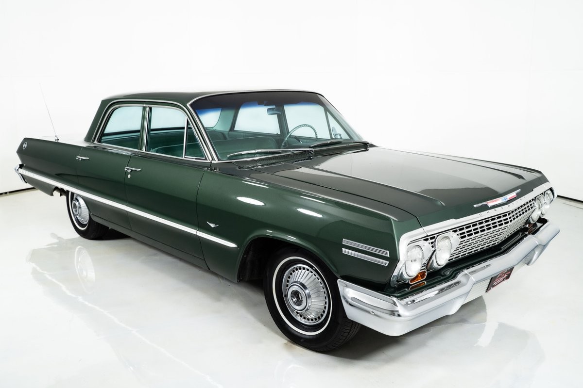 Chevrolet-Impala-1963-Sedan-22