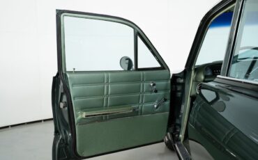 Chevrolet-Impala-1963-Sedan-24