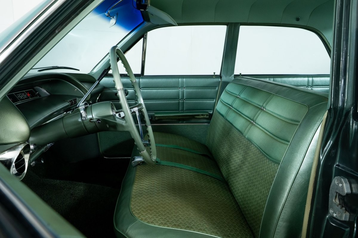 Chevrolet-Impala-1963-Sedan-26