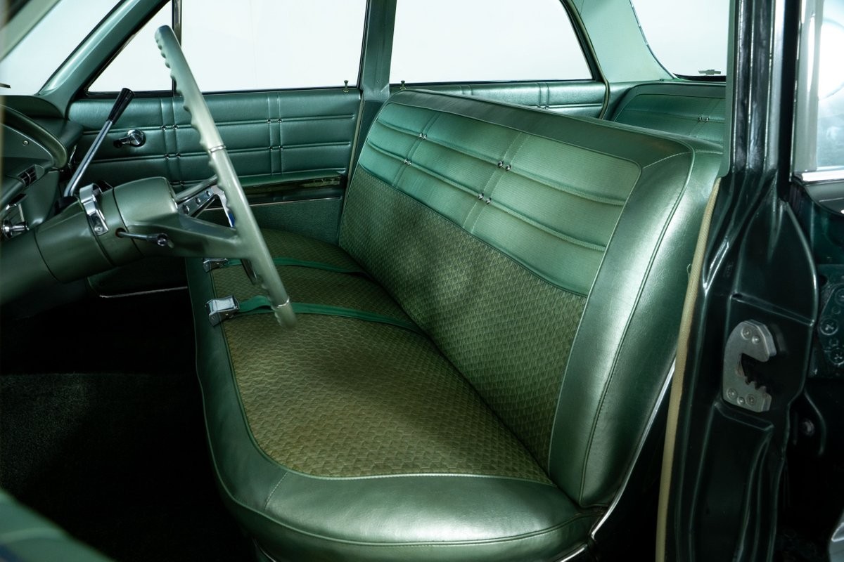 Chevrolet-Impala-1963-Sedan-27