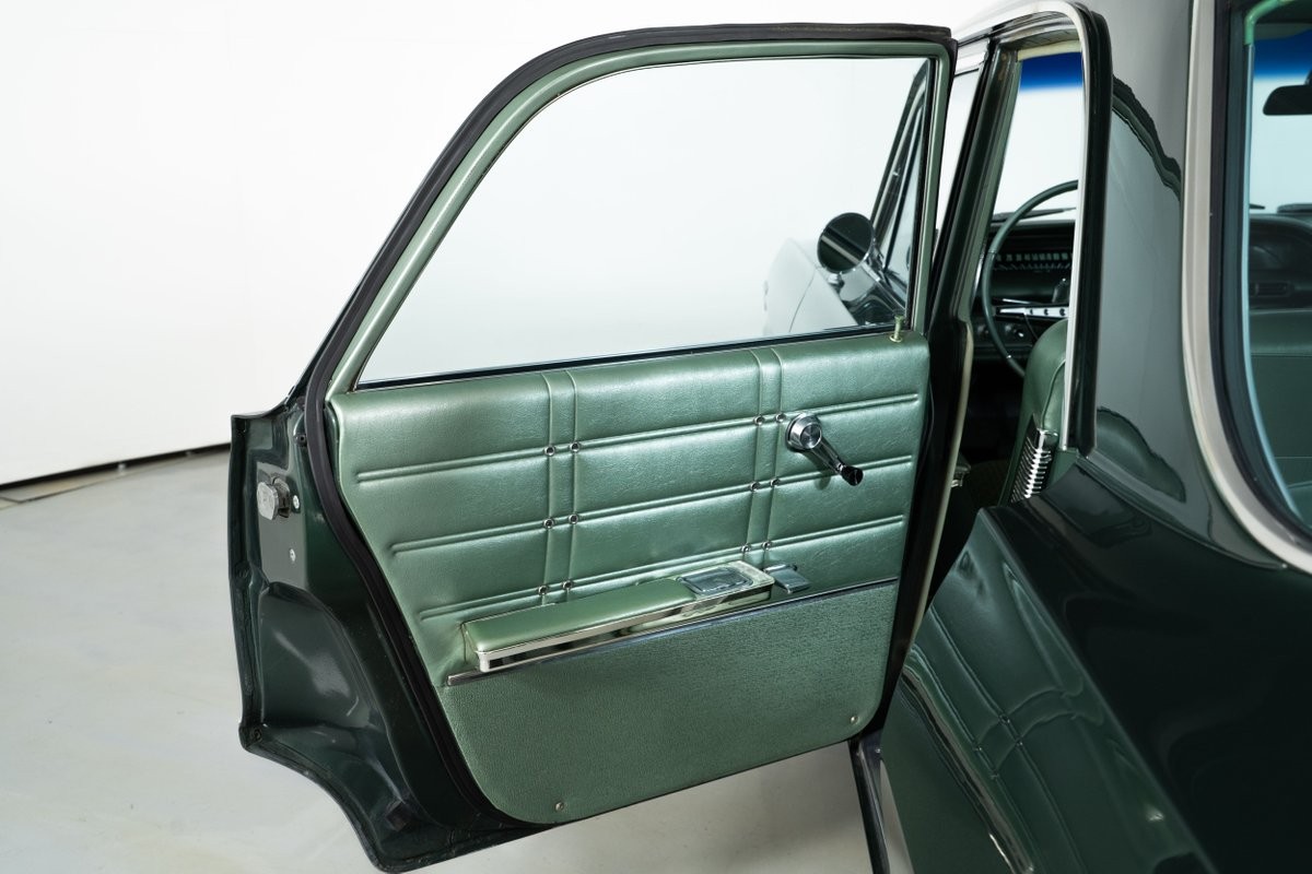 Chevrolet-Impala-1963-Sedan-28