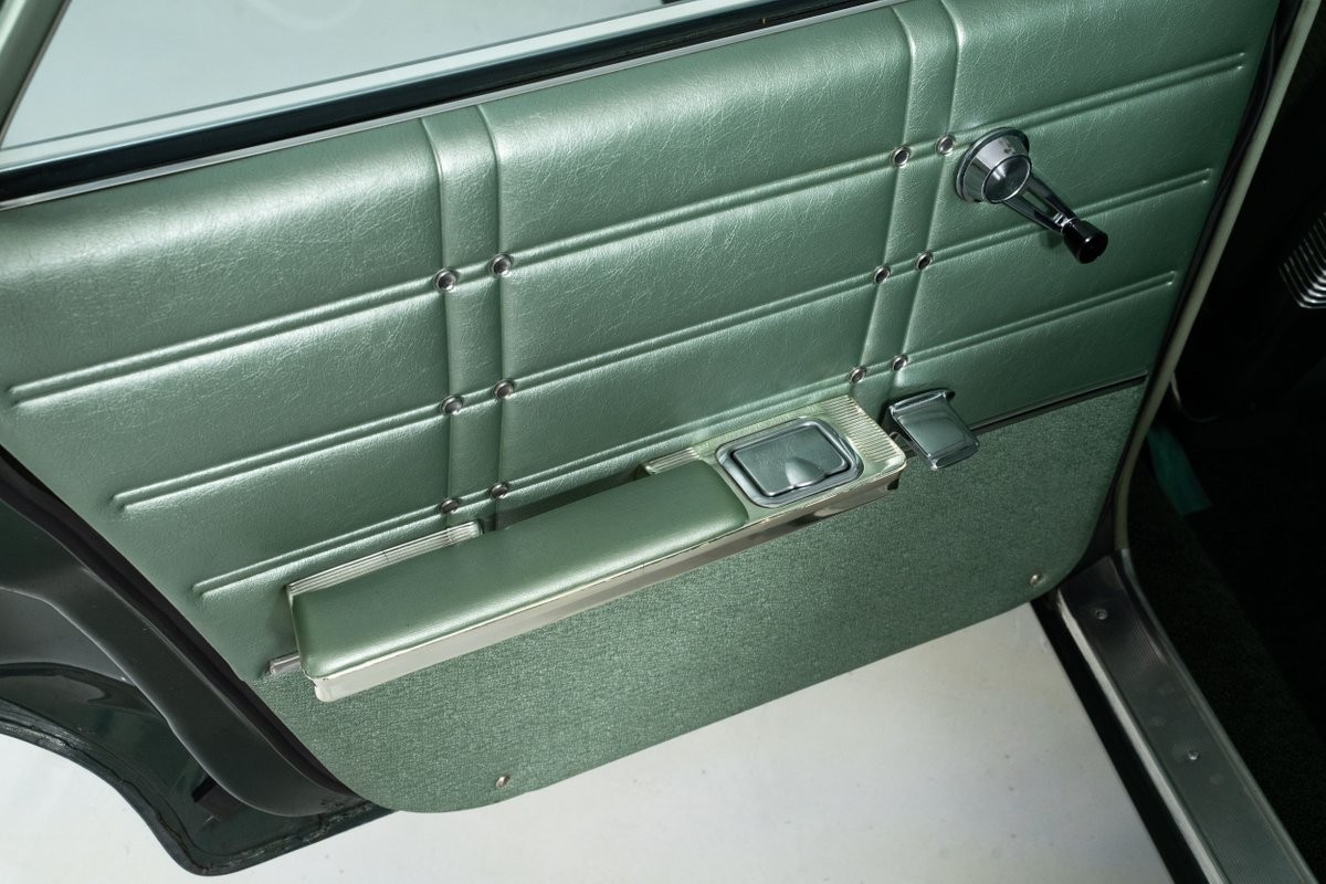 Chevrolet-Impala-1963-Sedan-29