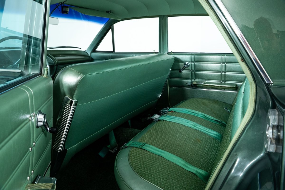 Chevrolet-Impala-1963-Sedan-30