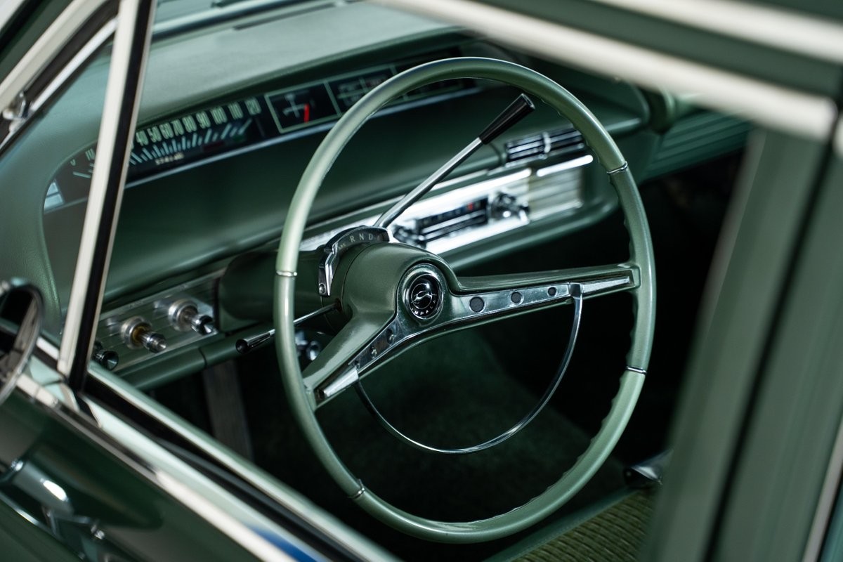 Chevrolet-Impala-1963-Sedan-32