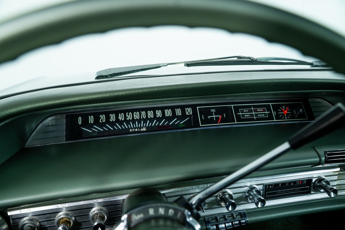 Chevrolet-Impala-1963-Sedan-34