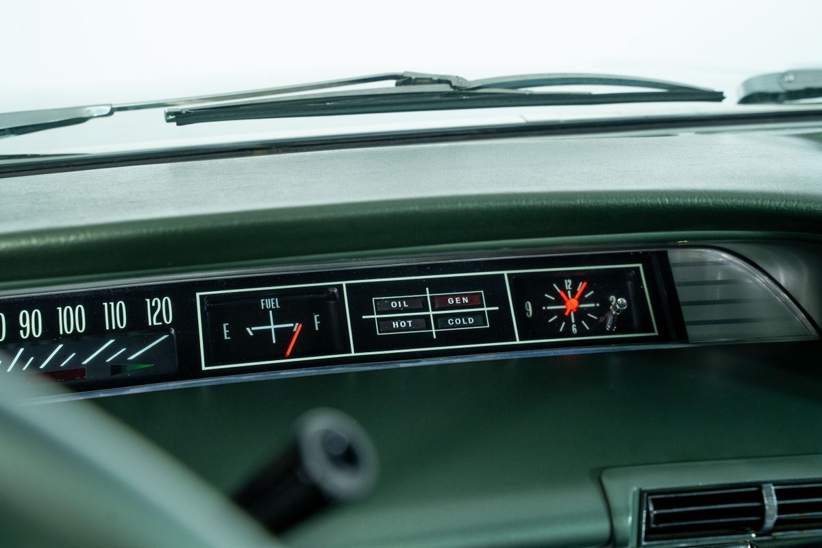 Chevrolet-Impala-1963-Sedan-36