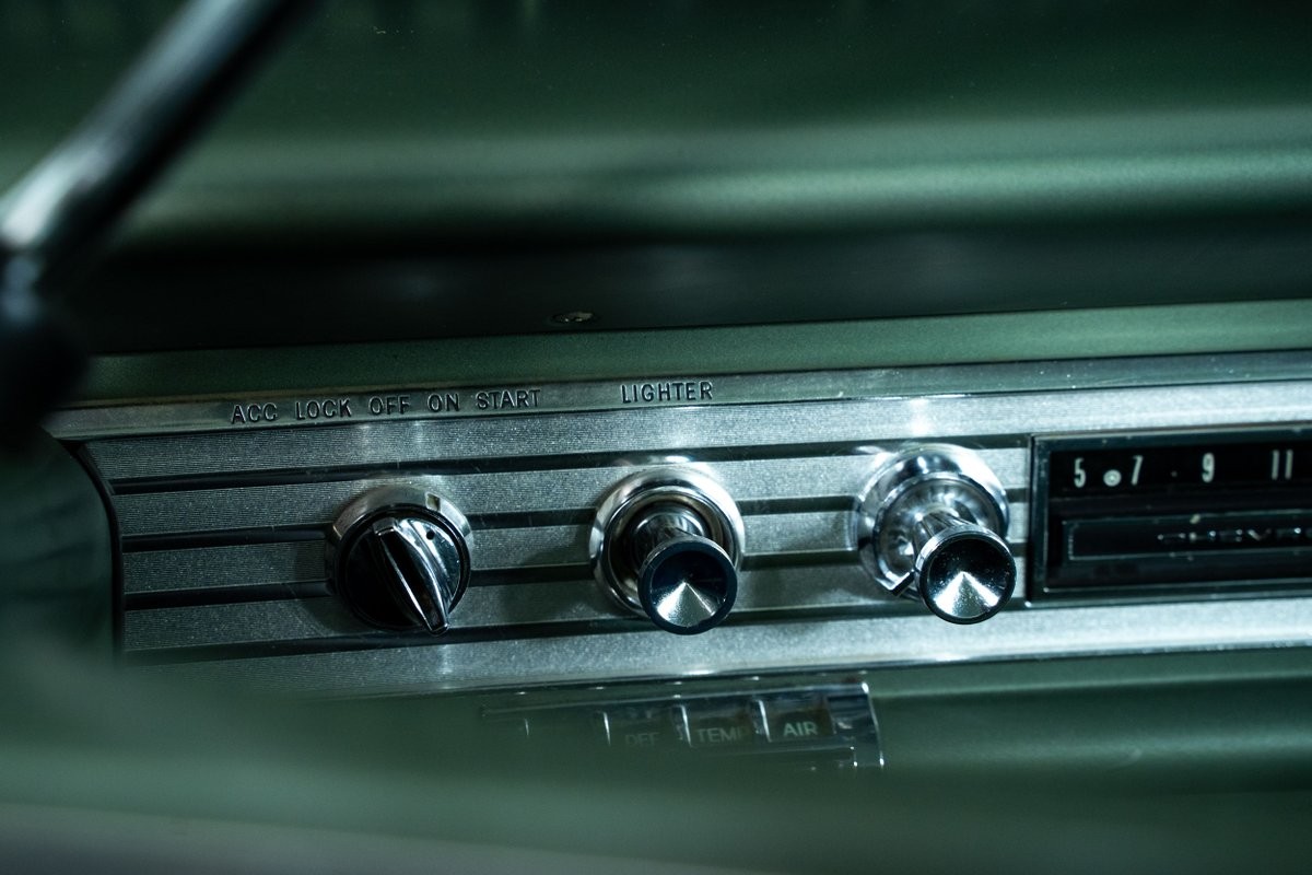 Chevrolet-Impala-1963-Sedan-37