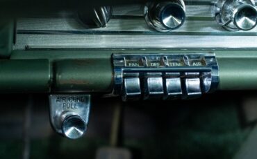 Chevrolet-Impala-1963-Sedan-38