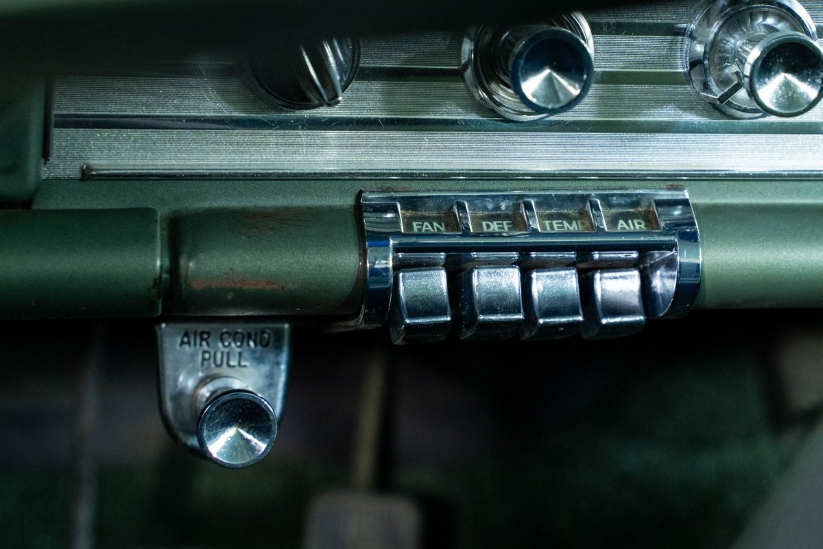 Chevrolet-Impala-1963-Sedan-38