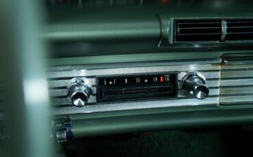 Chevrolet-Impala-1963-Sedan-39