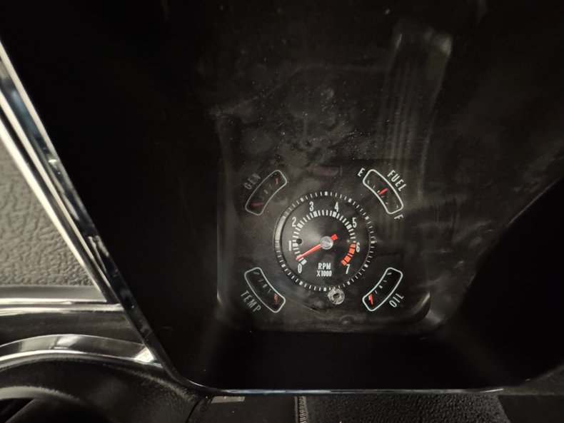 Chevrolet-Malibu-1968-Sunset-Orange-Metall-Black-38