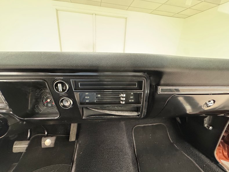 Chevrolet-Malibu-1968-Sunset-Orange-Metall-Black-39