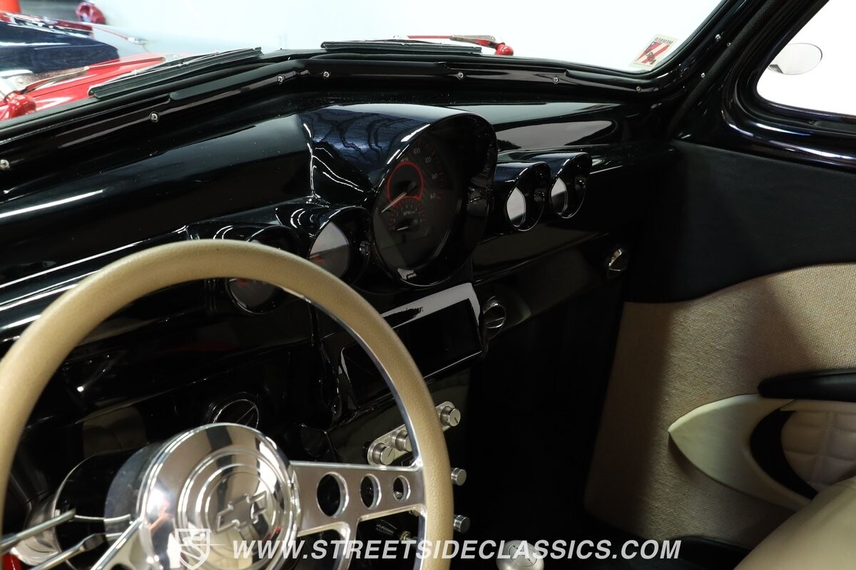 Chevrolet-Master-Deluxe-1940-Sedan-38