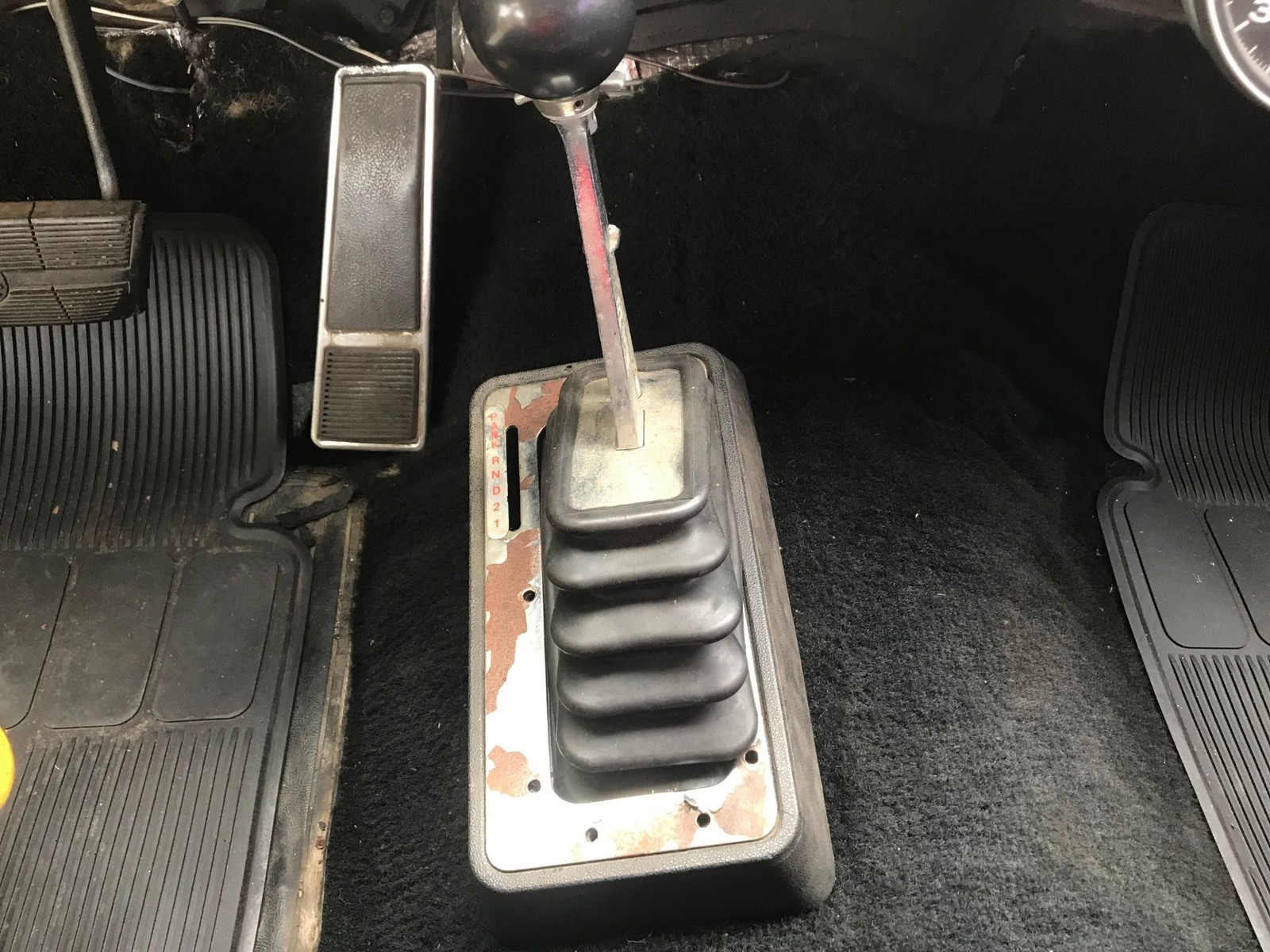 Chevrolet-Master-Deluxe-1949-V8-23