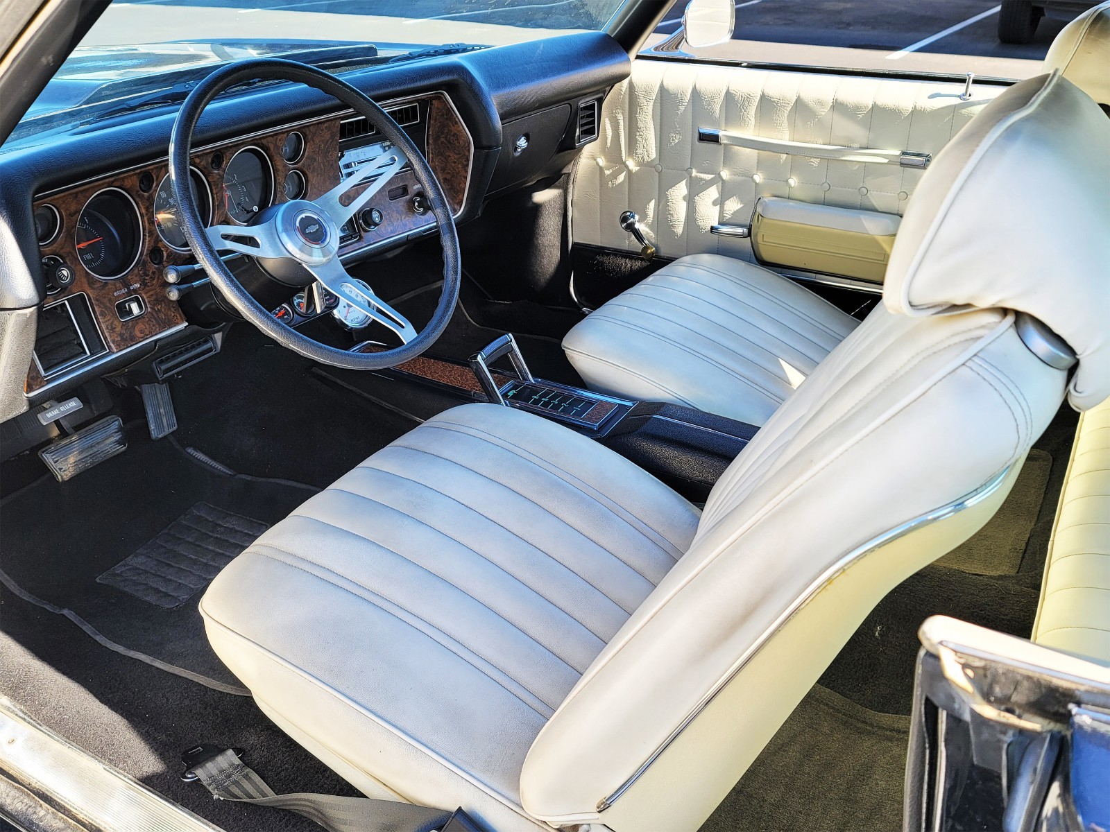 Chevrolet-Monte-Carlo-1972-Coupe-9