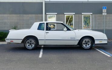 Chevrolet-Monte-Carlo-1984-Coupe-2