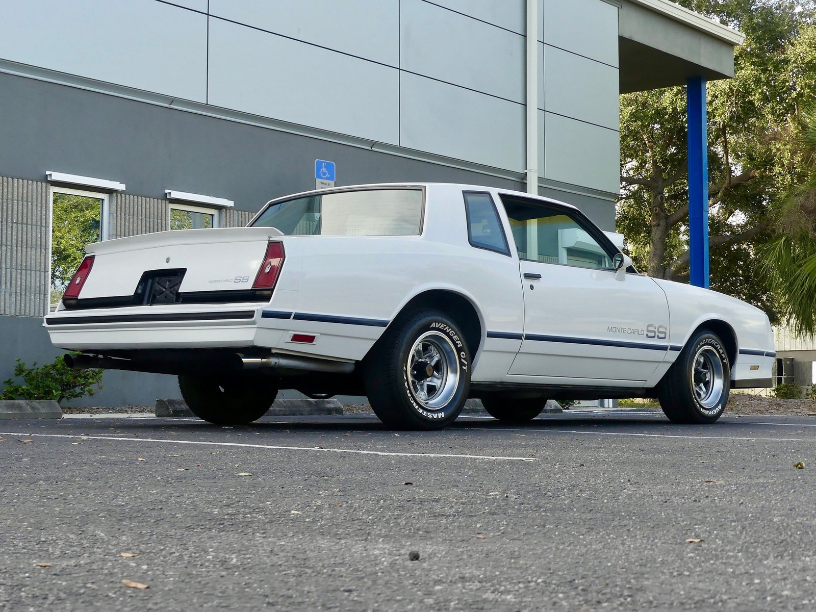 Chevrolet-Monte-Carlo-1984-Coupe-21