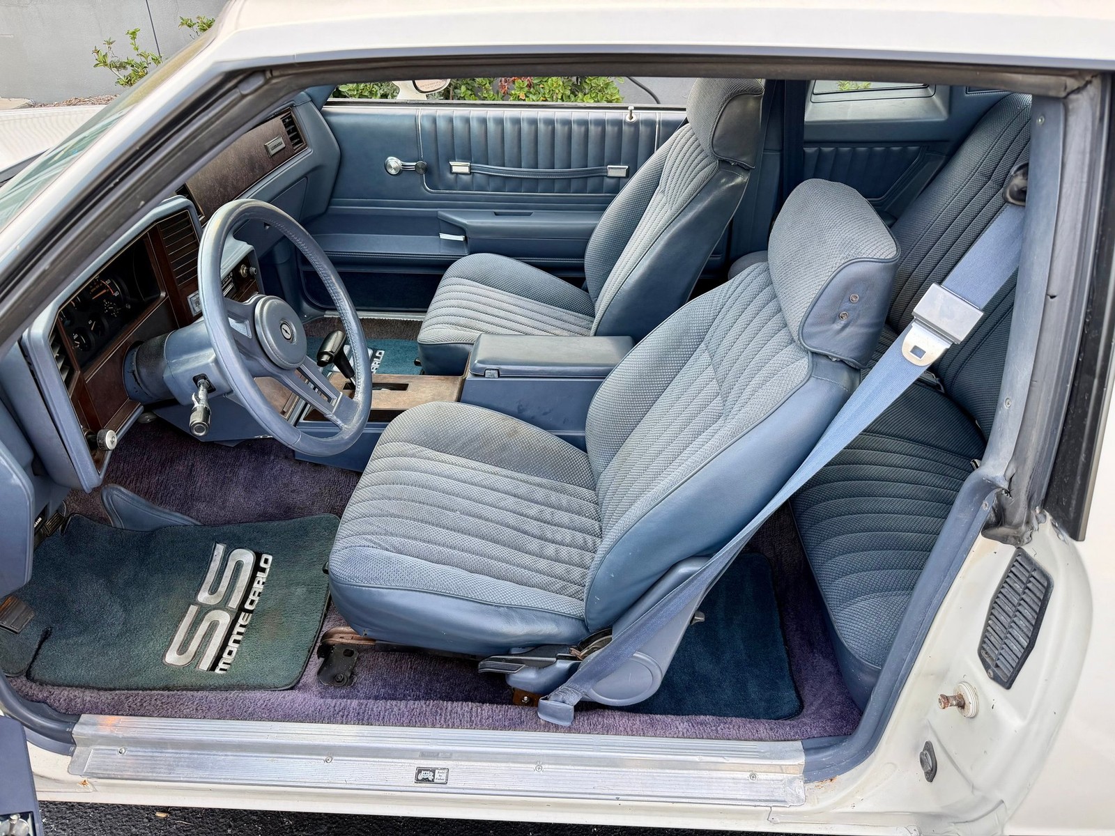 Chevrolet-Monte-Carlo-1984-Coupe-3