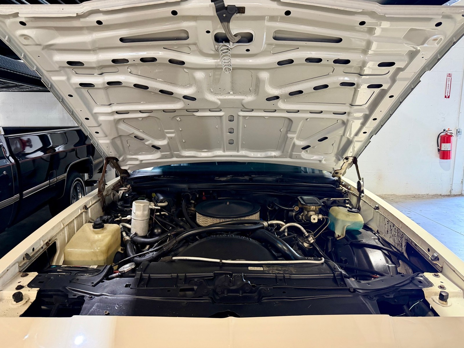 Chevrolet-Monte-Carlo-1984-Coupe-5