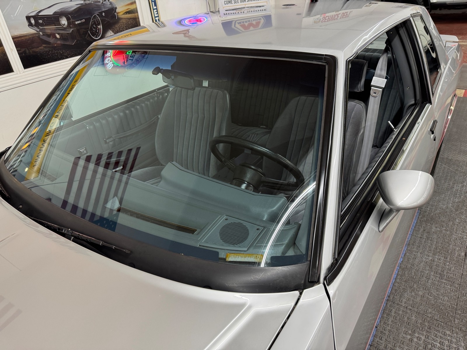 Chevrolet-Monte-Carlo-1985-Coupe-10