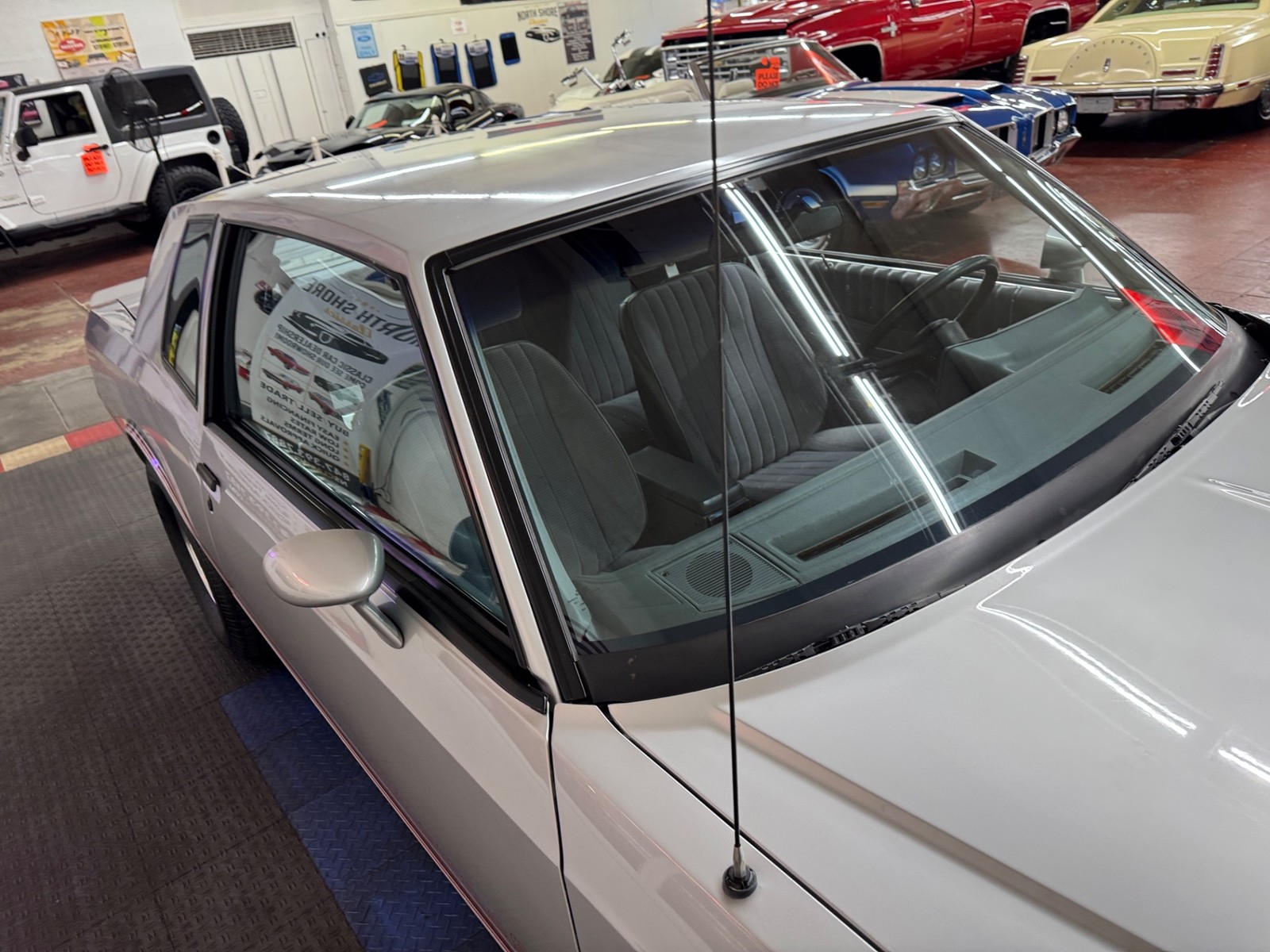 Chevrolet-Monte-Carlo-1985-Coupe-11