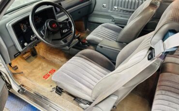 Chevrolet-Monte-Carlo-1985-Coupe-15