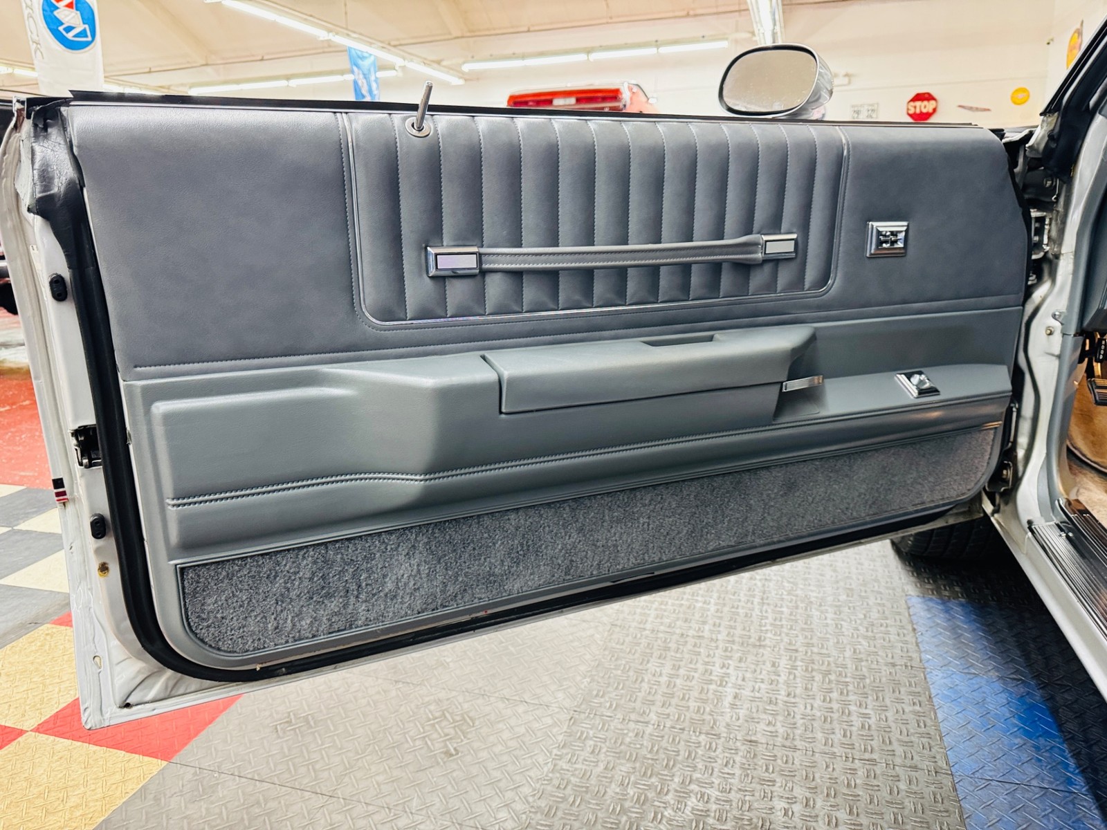 Chevrolet-Monte-Carlo-1985-Coupe-35