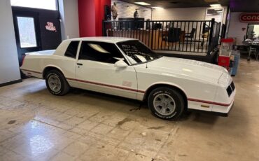 Chevrolet-Monte-Carlo-1987-Coupe