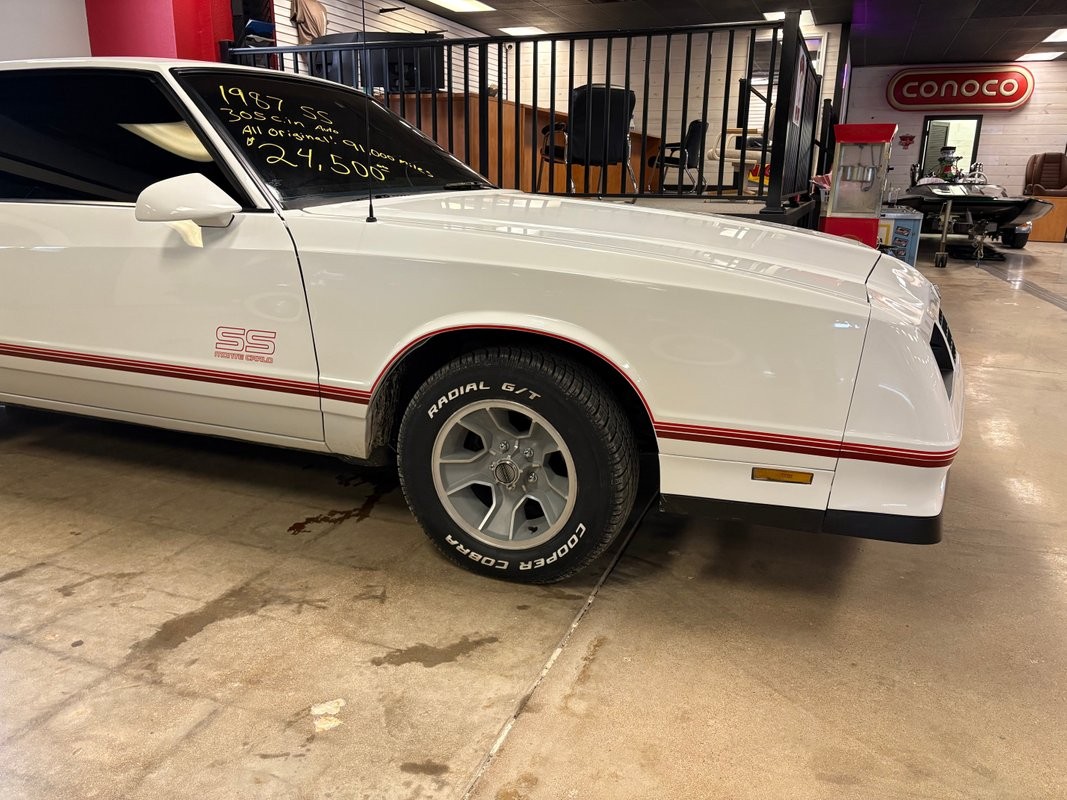 Chevrolet-Monte-Carlo-1987-Coupe-4