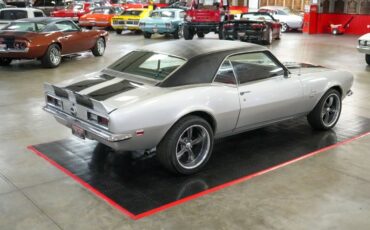 Chevrolet-Other-1968-Silver-Black-23