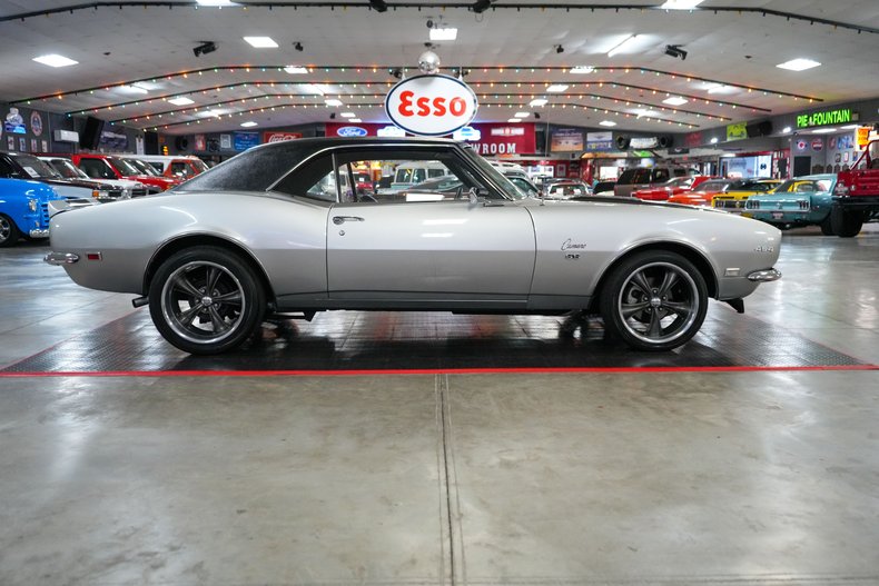 Chevrolet-Other-1968-Silver-Black-32